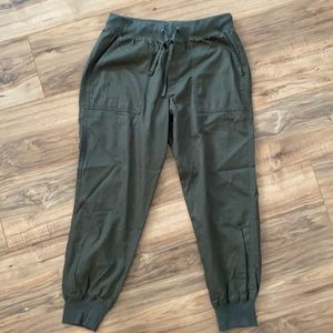 Gap jogger style pants